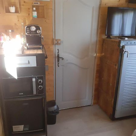 Roulotte Hotel Nimes Bagian luar foto